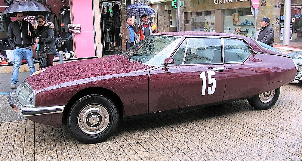 Jaguar XK 150 del año 1959, procedente de Gijón (Asturias), estacionado en A Rúa de Valdeorras.