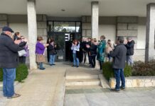 25N en Petín: Minuto de silencio por las mujeres asesinadas y lectura de un manifiesto