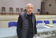 «La apicultura en Valdeorras lucha contra la varroa, la velutina, el cambio climático y la falta de relevo» Armando Rodríguez, presidente de la Asociación de Apicultores de Valdeorras, apicultura