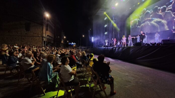 valdeorrasdecerca_Camiñantes e Cantantes_A Rúa_2024_08_07