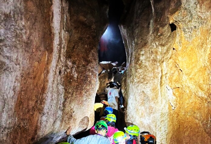 valdeorrasdecerca_Campamento_infantil_Espeleologia_Covas_Rubia_2024