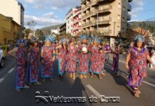 El Carnavrao llenó de colorido y disfraces A Rúa