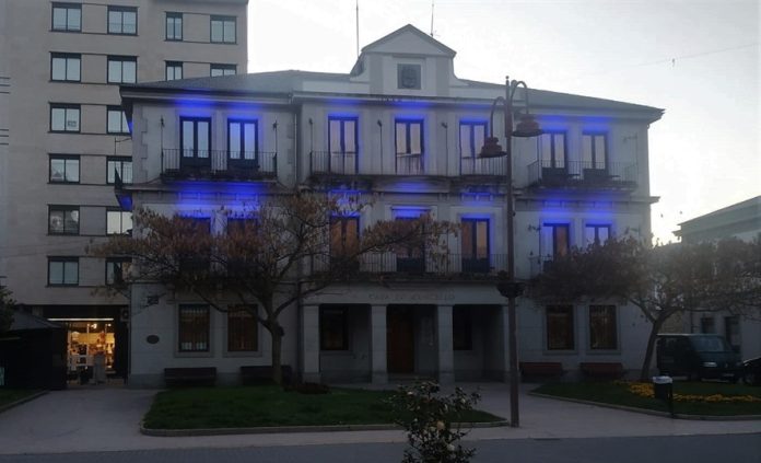 valdeorrasdecerca_Casa-Consistorial_O-Barco_autismo_2022_04_02