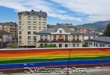 Día del Orgullo LGTBI en O Barco: Banderas arco iris, iluminación y manifiesto institucional