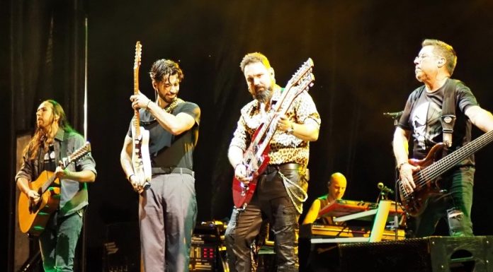 Claxxon hizo vibrar el «Camiño do amor» en A Rúa