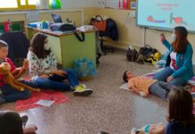 Enfermeras de Valdeorras enseñan primeros auxilios en el «Manuel Respino»