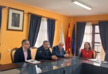 El subdelegado de Gobierno buscará solución a la falta de cobertura telefónica en Baxeles (Vilamartín)