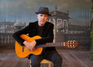Emilio Rúa (cantautor): «A música é a miña vida e vivo un momento doce»