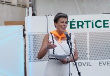 Eva Arias pronunció el pregón de la «Festa Pequena das covas» de Vilamartín y Enrique Álvarez recibió un homenaje