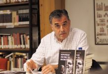 Fernando Hernández presentó en A Rúa su libro «Conmigo muere tu secreto»