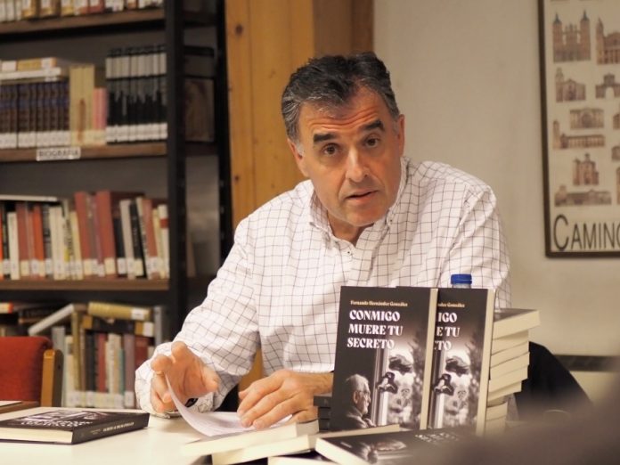valdeorrasdecerca_Fernando Hernández_Conmigo muere tu secreto_libro_2026_03_26 (1)