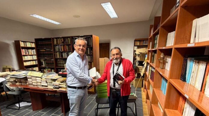 Jesús Manuel García dona un centenar de libros de su biblioteca personal al IEV