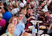 Manos Unidas reunió 4.109 euros en su comida benéfica en A Rúa Comida benéfica de Manos Unidas en A Rúa