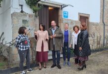 Merelles visita dous novos establecementos turísticos en Larouco e Seadur que suman 39 prazas