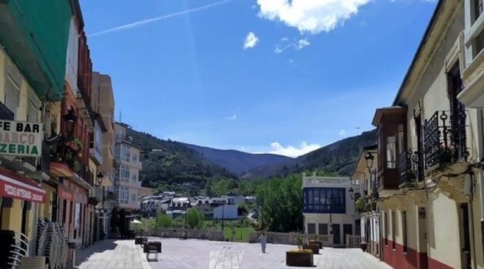 valdeorrasdecerca_Plaza-Mayor_O Barco