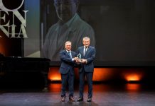 Luis Menor, na entrega do Premio Ourensanía a Rafael López: «É un orgullo contar cun ourensán que rescata vidas desde a investigación médica»