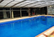Riodolas, el pueblo que sorprende con una piscina climatizada en medio del rural y la pizarra Riodolas piscina climatizada