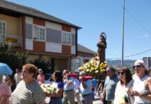 Pan de San Roque en su procesión, en A Rúa