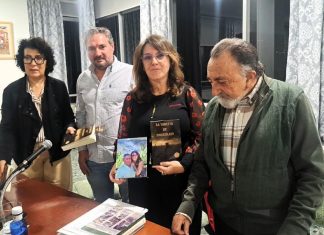 Sonia Moral Álvarez presentó en O Barco «La tableta de chocolate», el libro que rescata la memoria de su padre