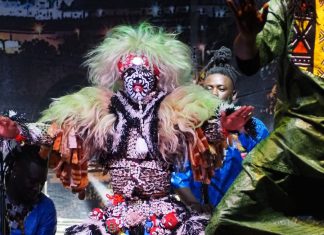 Las Xornadas de Folclore se iniciaron en A Rúa: gran estallido de ritmo, color y baile