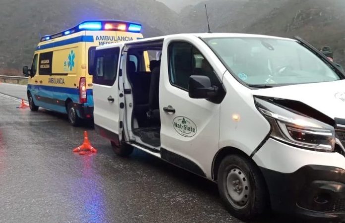 valdeorrasdecerca_accidente de dos furgonetas_Carballeda_2026_03_05