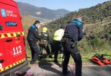 Rescate de una conductora tras despeñarse por un barranco en O Barco