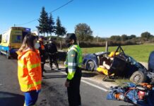 Un choque frontal entre un camión y un turismo se salda con heridos leves