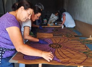 Alfombras florales en A Rúa: Artesanía, tradición y gran dedicación alfombras florales en A Rúa