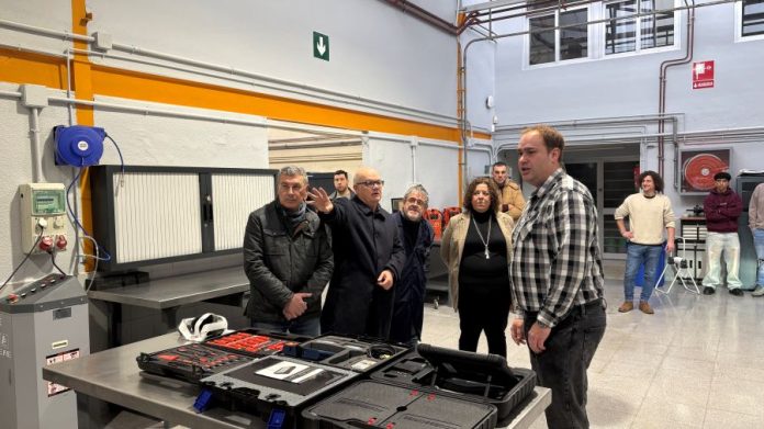 valdeorrasdecerca_aula híbrido virtual_aula de tecnología aplicada_IES Lauro Olmo_automoción_ FP_O Barco_2026_01_16