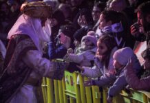 Los Reyes Magos repartieron ilusión en O Barco