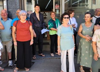 Una comida reunió a usuarios del centro social de O Barco