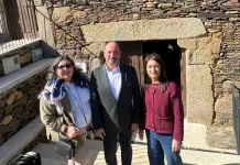 Xosé Merelles visitou a cova de Seadur (Larouco) que impulsará o enoturismo