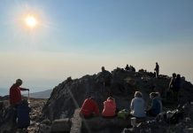 Los más aventureros contemplaron el eclipse solar en la cima de Galicia, Peña Trevinca