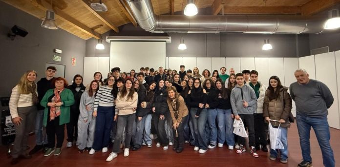 valdeorrasdecerca_estudiantes de intercambio en el IES Lauro Olmo_2026_01_27 (1) Estudiantes de Italia y Rumanía de intercambio en el IES Lauro Olmo de O Barco