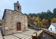 El entorno de la iglesia de San Sebastián de Xagoza luce ahora restaurado