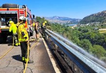 Incendio forestal en la antigua N-536 entre A Rúa y Vilamartín