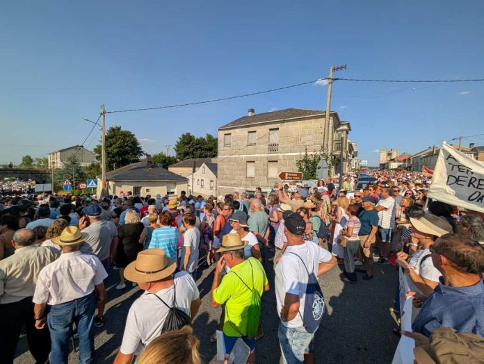 valdeorrasdecerca_manifestación en A Gudiña_tren_AVE_2025_08_02