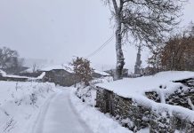 La nieve deja paisajes espectaculares y complicaciones en carreteras nieve en Vilanova (A Veiga)