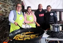 La nieve, «invitada de honor» en la gran chocolatada de Cernego Chocolate con churros en Cernego en un día de nieve