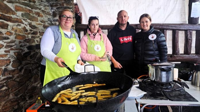 valdeorrasdecerca_nieve_chocolatada_Cernego_Vilamartín_2026_01_24 (10) Chocolate con churros en Cernego en un día de nieve