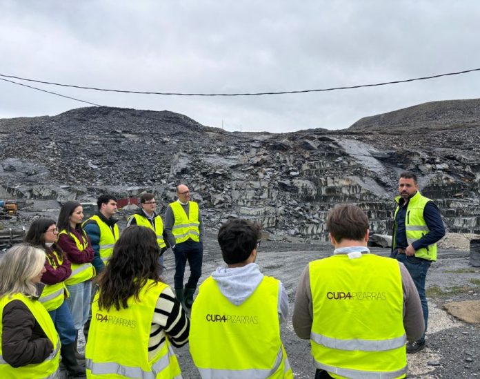 valdeorrasdecerca_pizarra_estudiantes de ingeniería_Carballeda_2026_04_09 (4) Clúster da pizarra