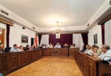 El pleno de O Barco aprueba una moción del PP que reivindica la mejora de comunicaciones en tren y carretera