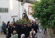 Así fue la procesión de La Soledad en A Rúa Vella