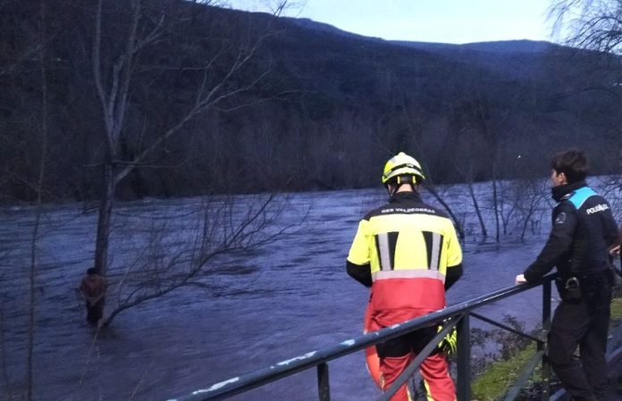 valdeorrasdecerca_rescate de un menor_se tira al río Sil_2029_02_13 (1) rescate de un menor que se tira al río Sil