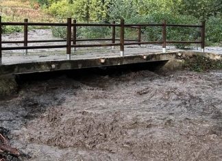 Arcos (Vilamartín) urge una solución a los problemas del agua derivados de los incendios