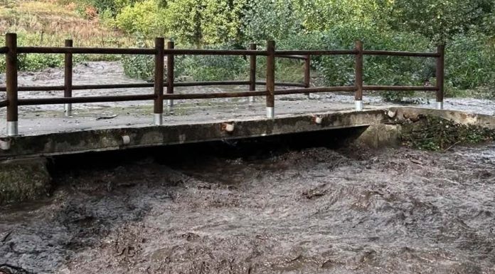 Arcos (Vilamartín) urge una solución a los problemas del agua derivados de los incendios