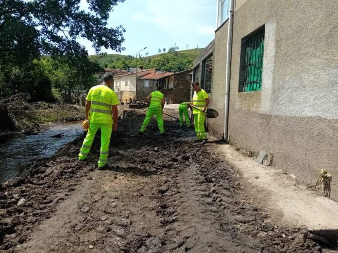 valdeorrasdecerca_tormentas_Viana do Bolo_brigadas de la Diputación_2026_01_20 (3)