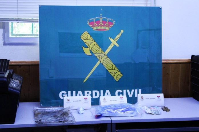 valdeorrasdecerca_tráfico de drogas_detenidos_Guardia Civil_ O Barco_2026_05_04 operación antidroga en O Barco, redada