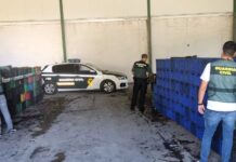 La Guardia Civil interviene 19.600 kilos de uva foránea en una nave de Valdeorras